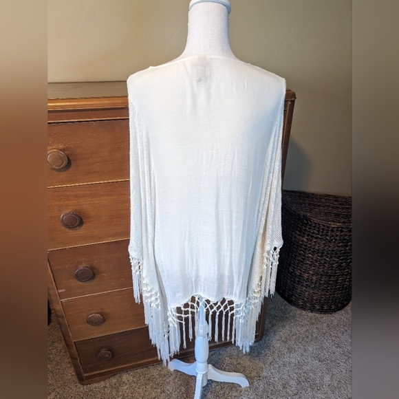 Knox Rose Boho White FRINGE Poncho - Picture 7 of 13